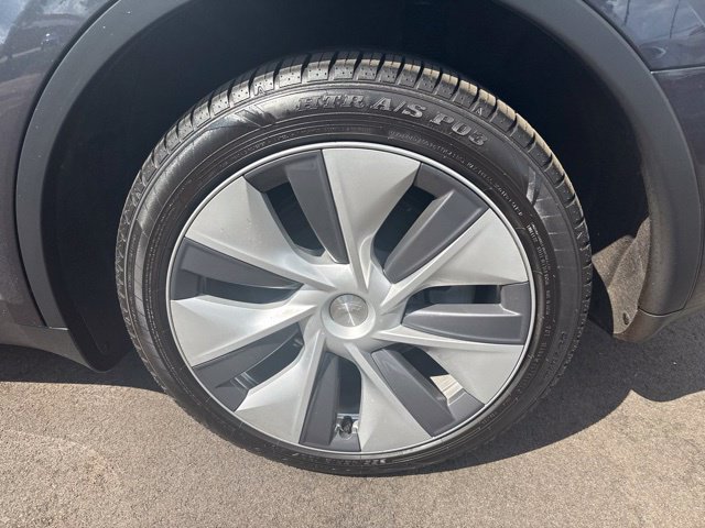 Used 2024 Tesla Model Y Long Range AWD/4WD image 16