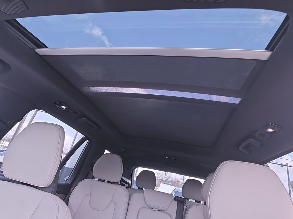 New 2026 Volvo XC90 T8 Plus w/ Protection Package Premier image 34