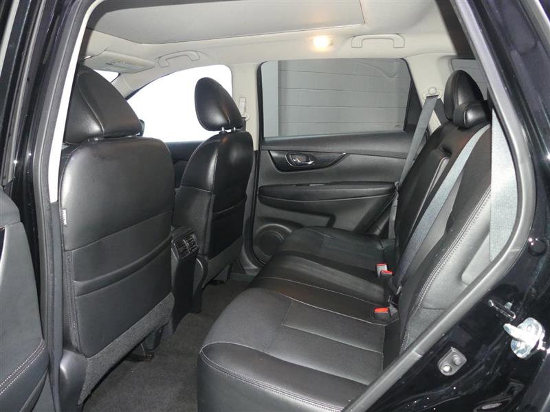 Used 2017 Nissan Rogue SL w/ SL HEV Premium Package image 28