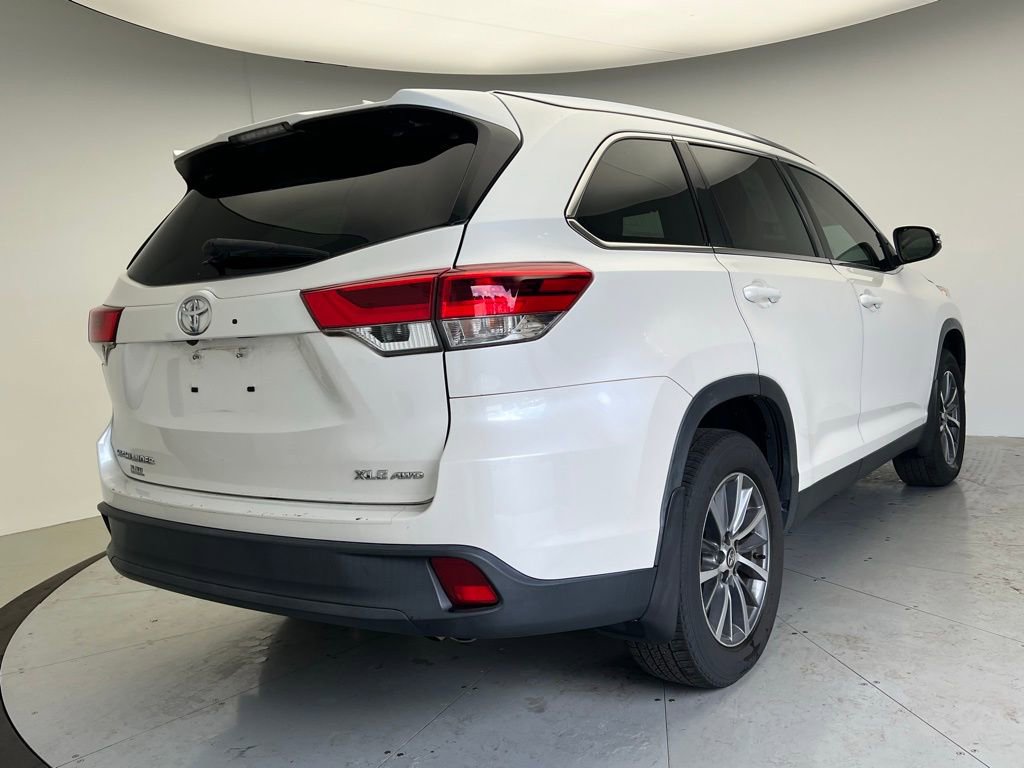 Used 2019 Toyota Highlander XLE image 3