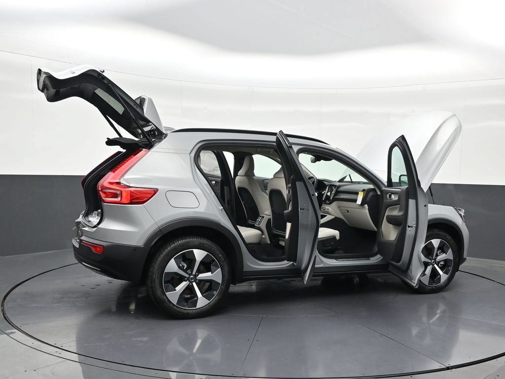 New 2026 Volvo XC40 B5 Plus w/ Protection Package Premier AWD/4WD image 29