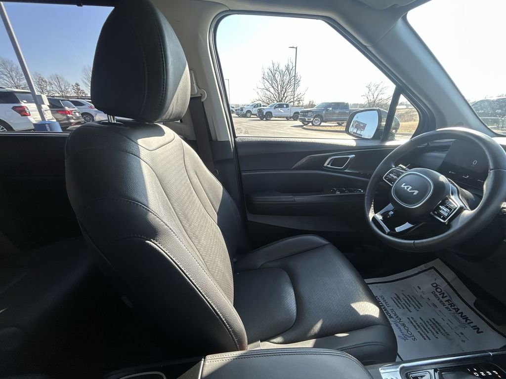 Certified 2025 Kia Carnival SX Prestige image 10