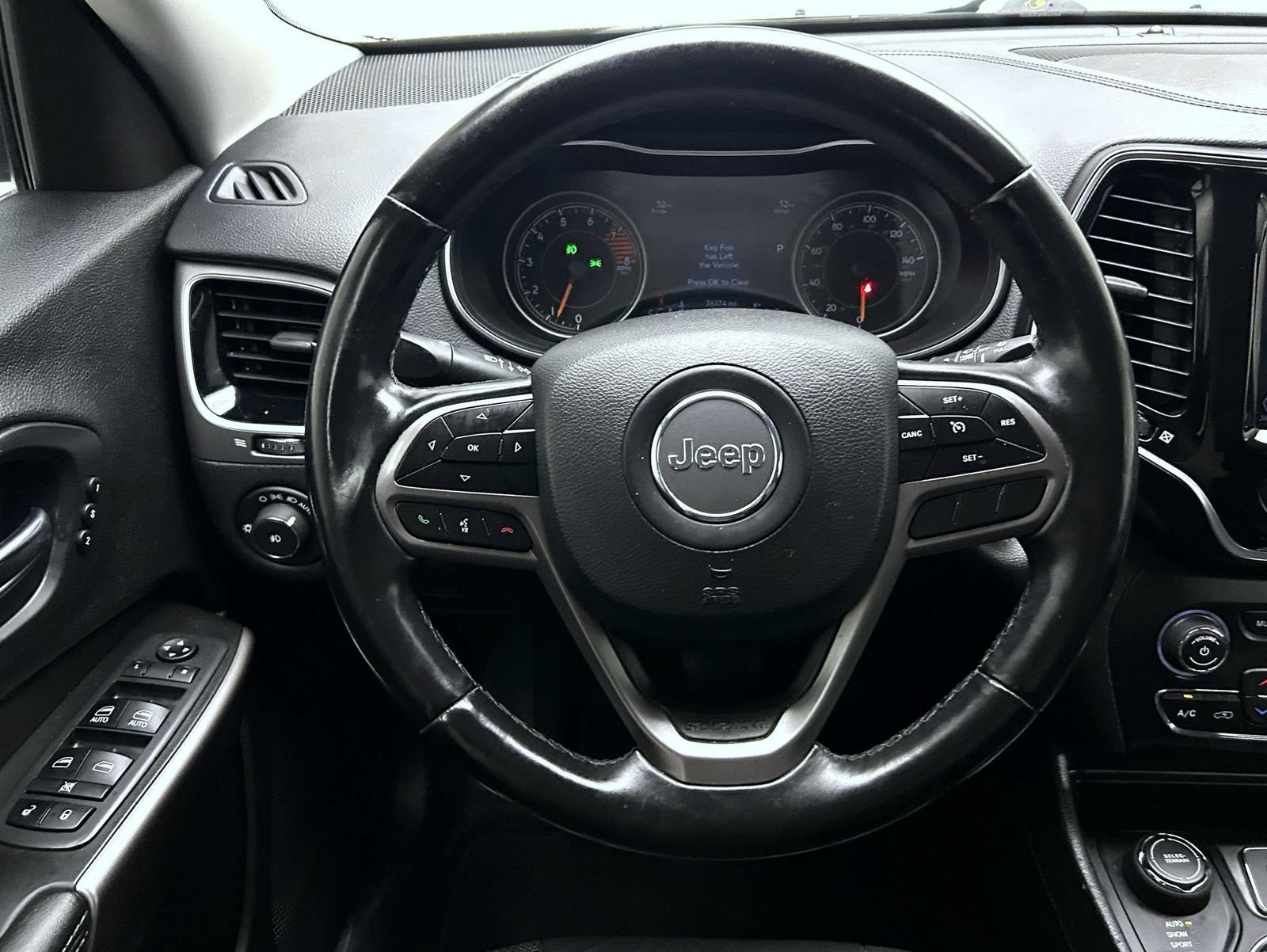 Used 2019 Jeep Cherokee Limited AWD/4WD image 12