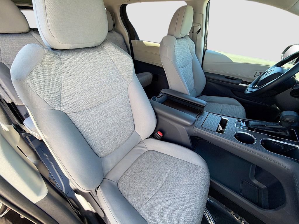 Used 2021 Toyota Sienna LE image 14