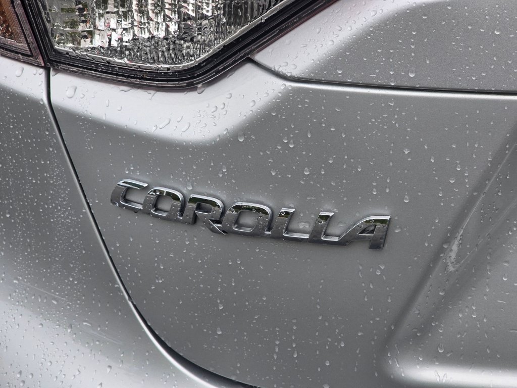 Used 2025 Toyota Corolla LE FWD image 32