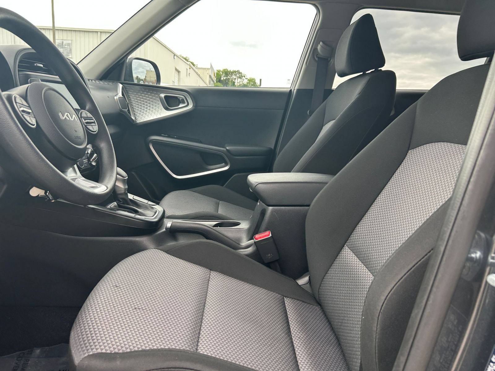 Used 2025 Kia Soul LX w/ LX Technology Package FWD image 22