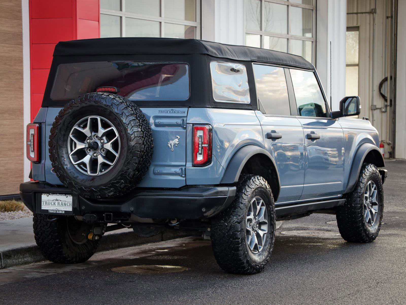 Used 2024 Ford Bronco Badlands image 3