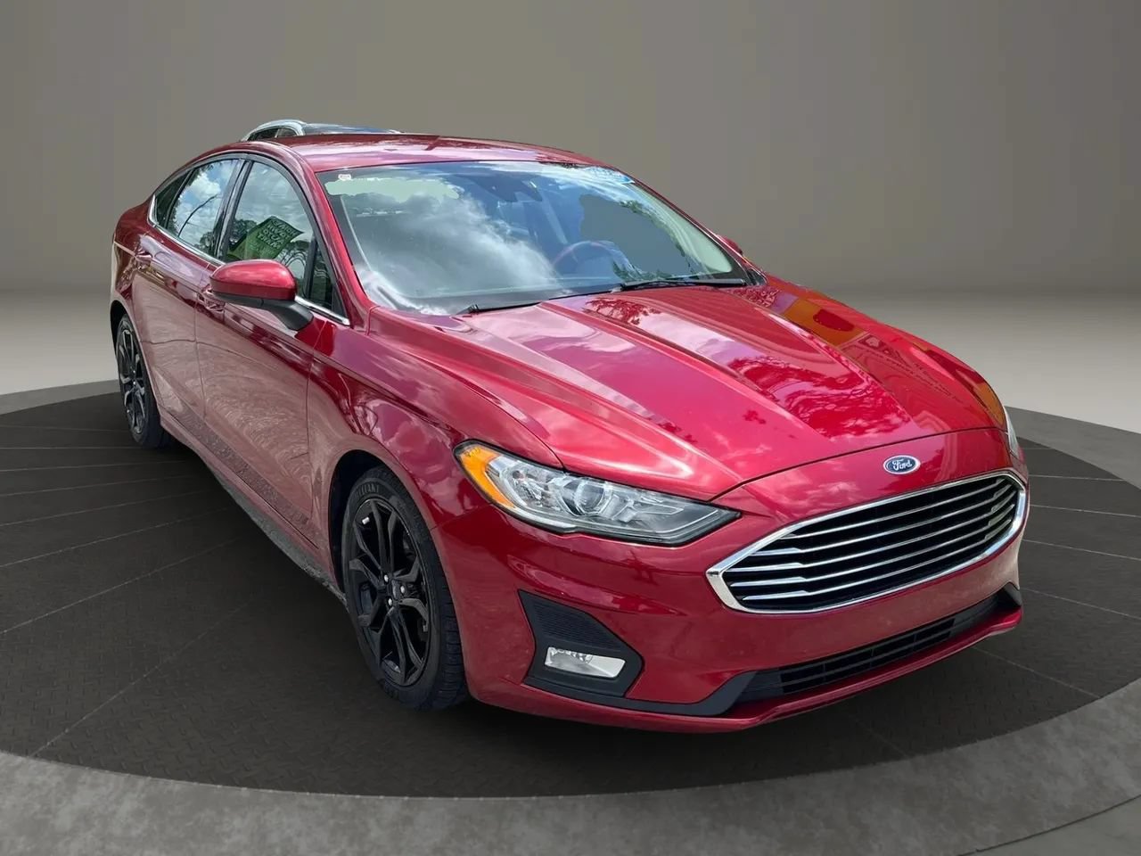 Used 2019 Ford Fusion SE w/ Equipment Group 151A FWD image 1