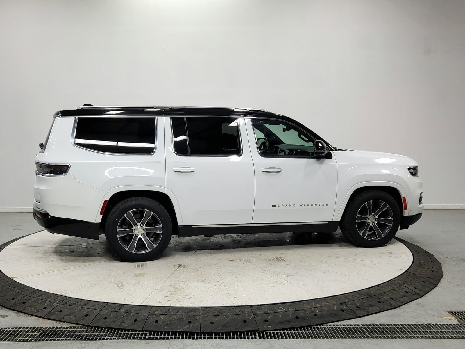 Used 2023 Jeep Grand Wagoneer 4WD image 8