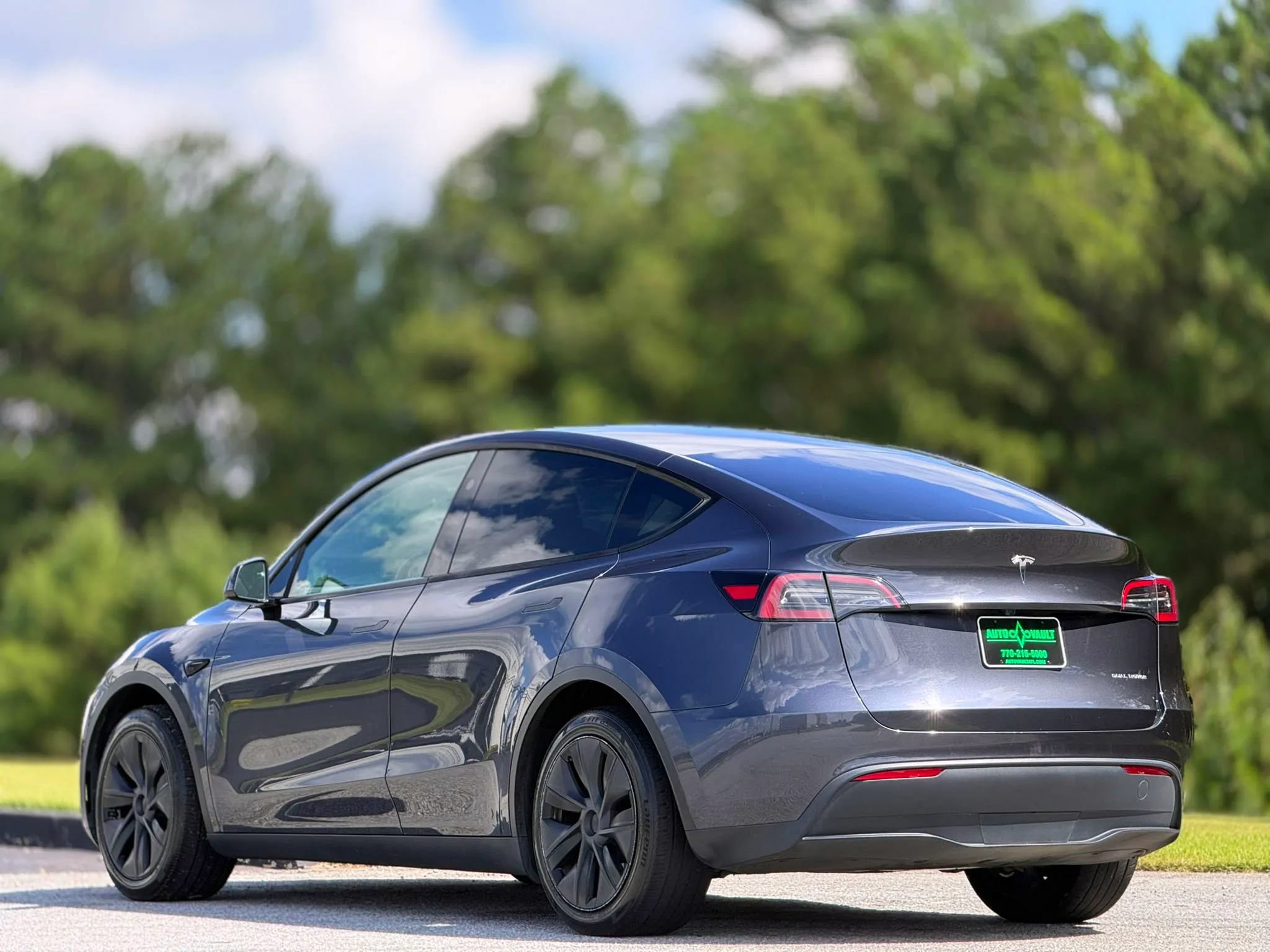 Used 2024 Tesla Model Y Long Range AWD/4WD image 8