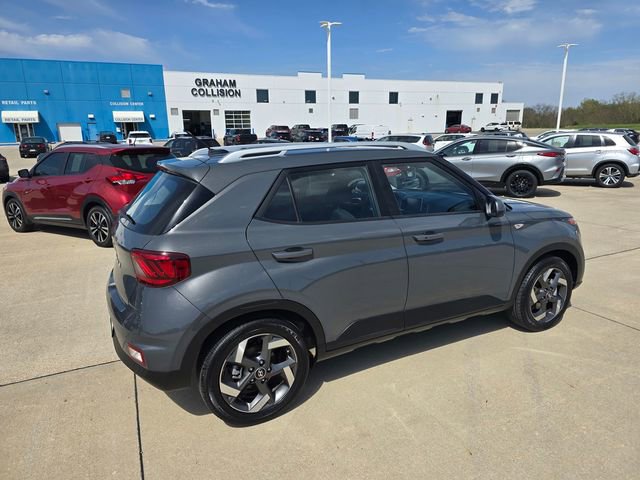 Used 2025 Hyundai Venue SEL FWD image 13