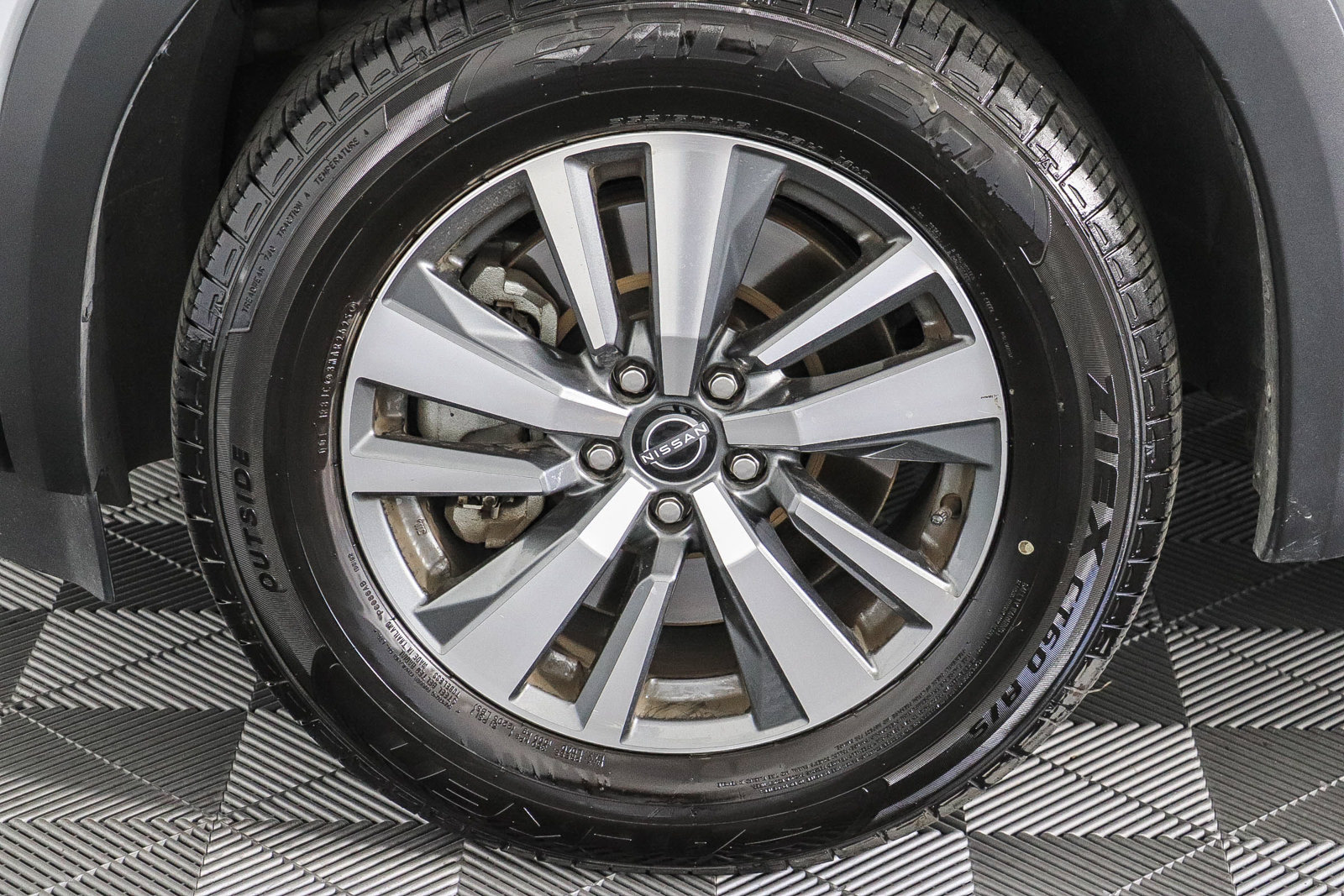 Used 2025 Nissan Pathfinder SL FWD image 11