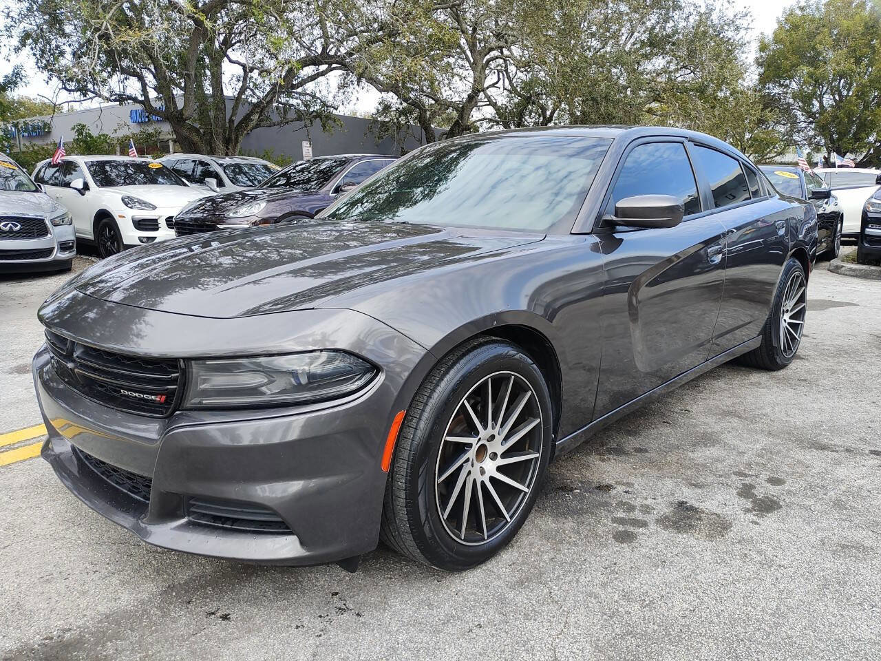 Used 2020 Dodge Charger SXT w/ Leather Interior Group image 2