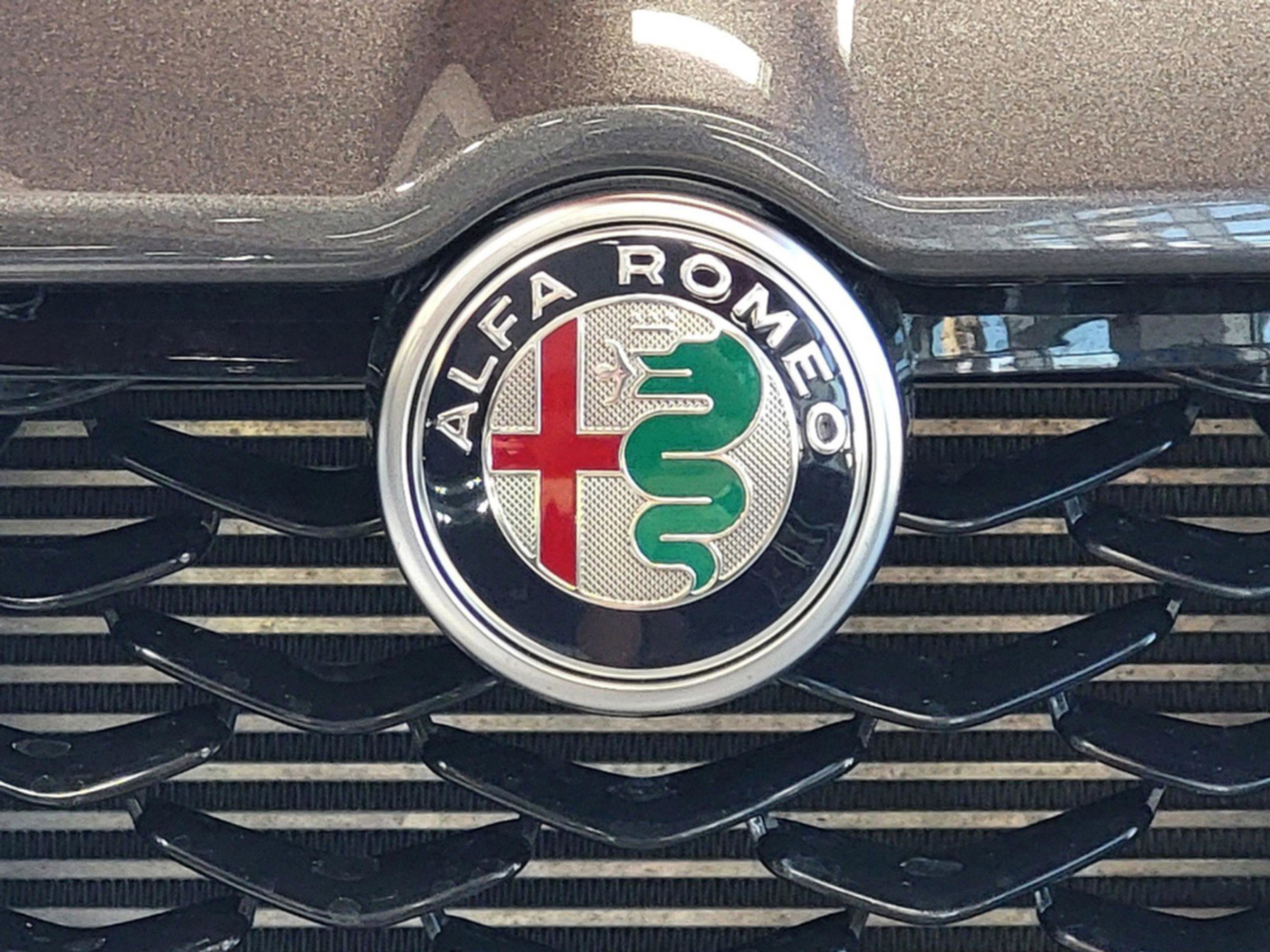 New 2025 Alfa Romeo Stelvio Sprint image 13