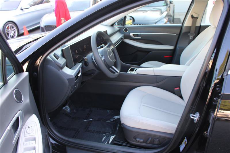 Used 2025 Hyundai Sonata SEL FWD image 9