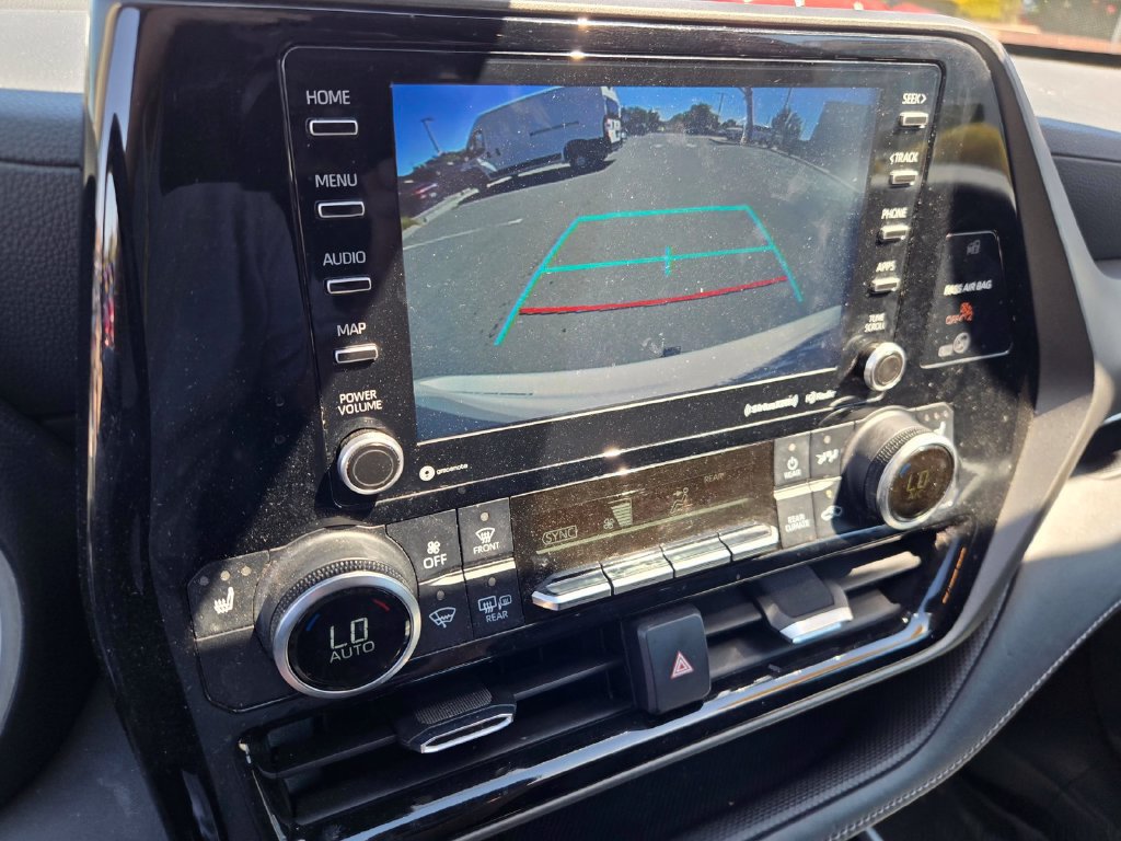 Used 2021 Toyota Highlander XLE FWD image 22