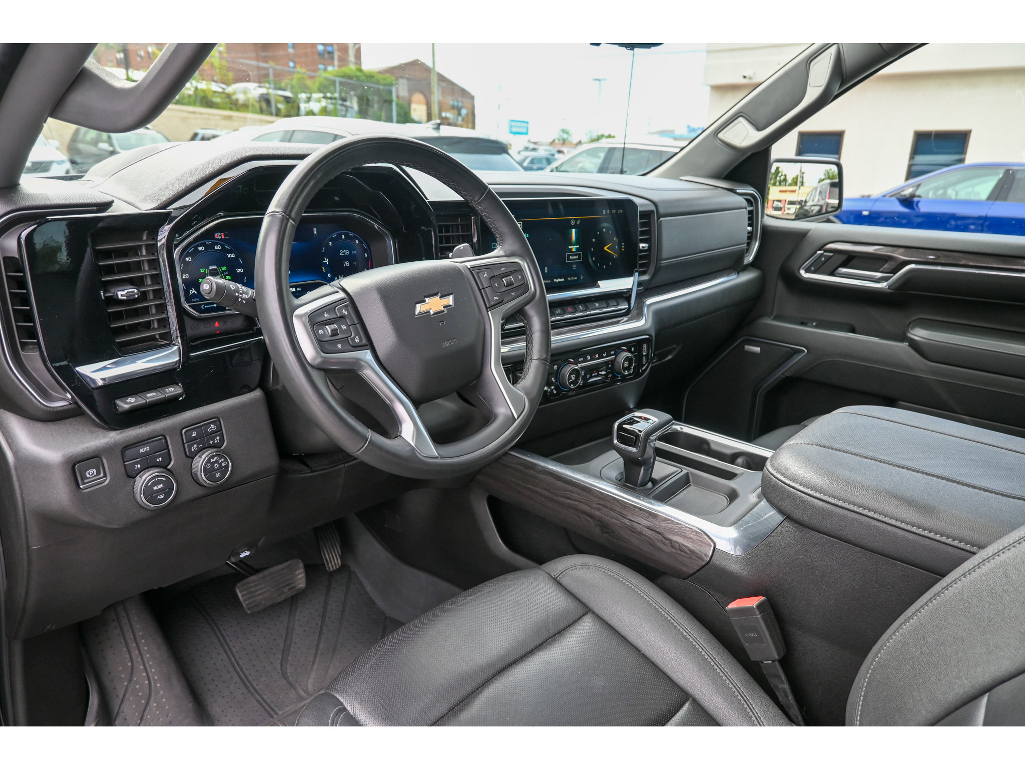 Used 2024 Chevrolet Silverado 1500 LTZ w/ LTZ Premium Package AWD/4WD image 37