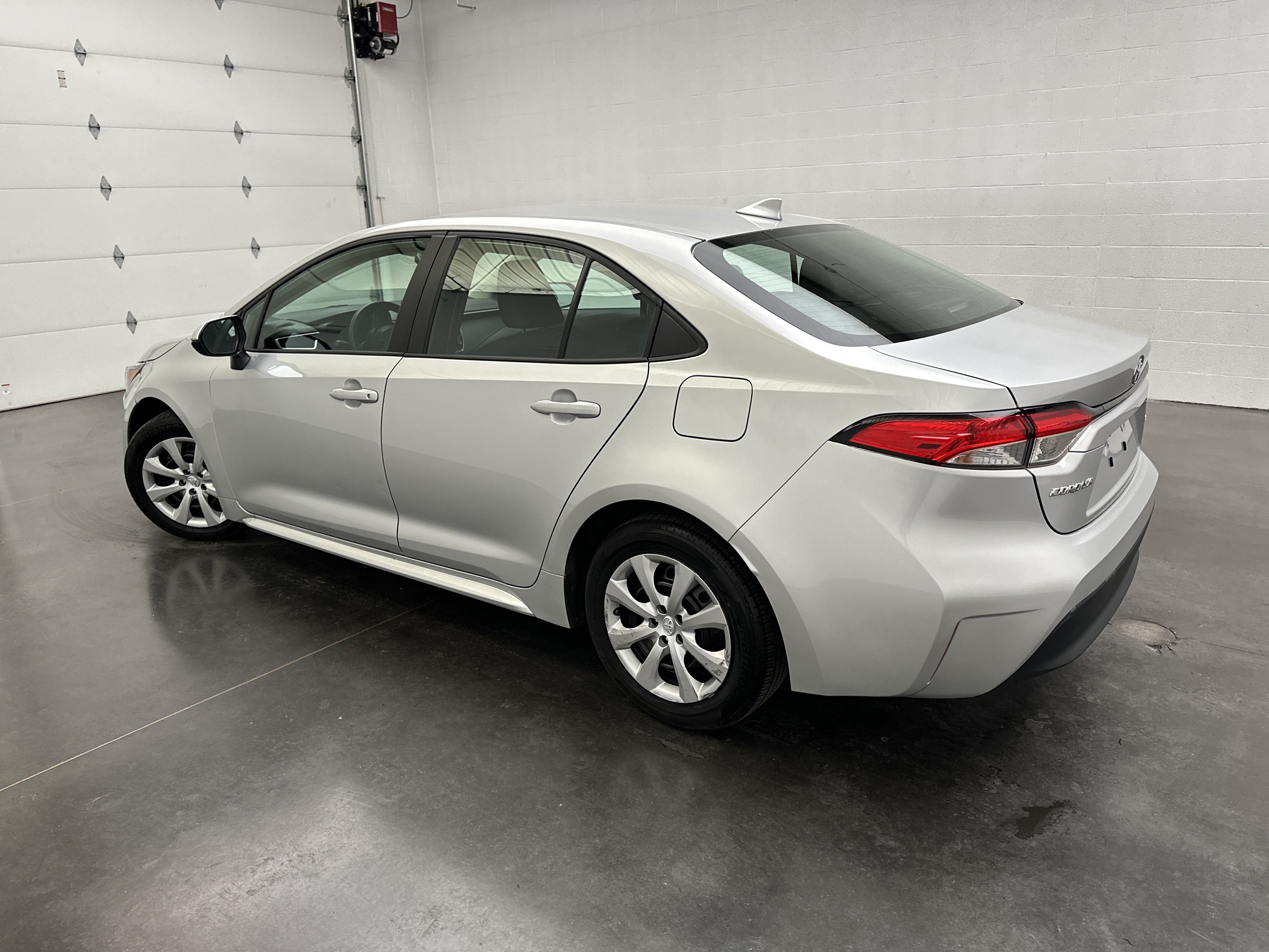 Used 2025 Toyota Corolla LE FWD image 6