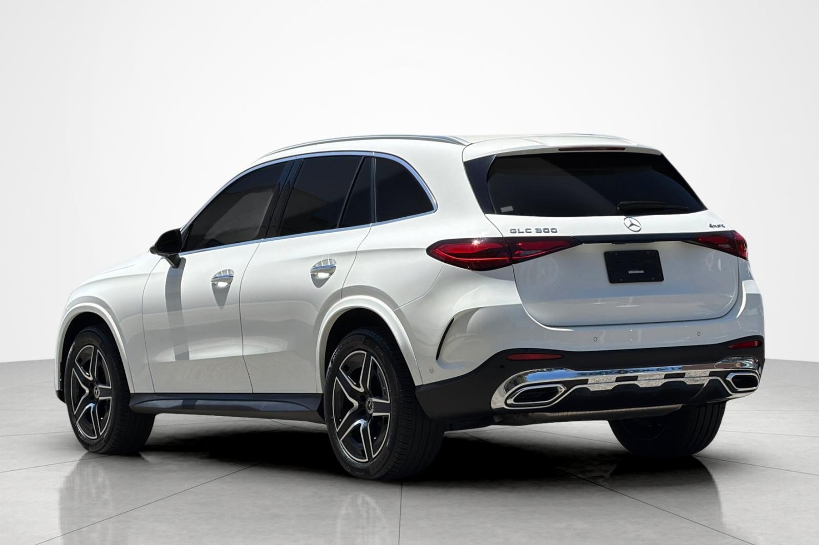 Used 2024 Mercedes-Benz GLC 300 4MATIC image 3