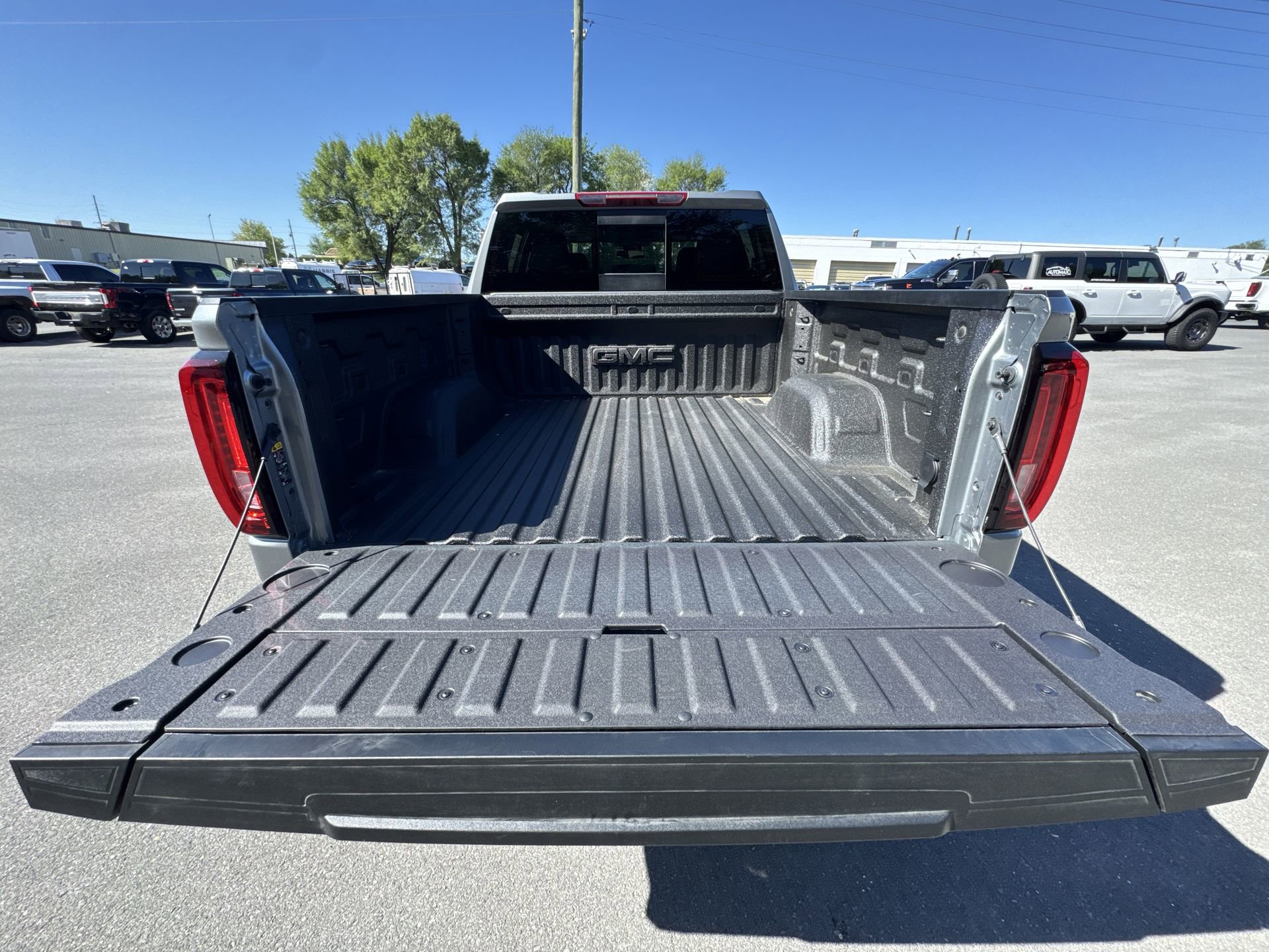 New 2026 GMC Sierra 1500 SLT w/ SLT Premium Plus Package AWD/4WD image 21