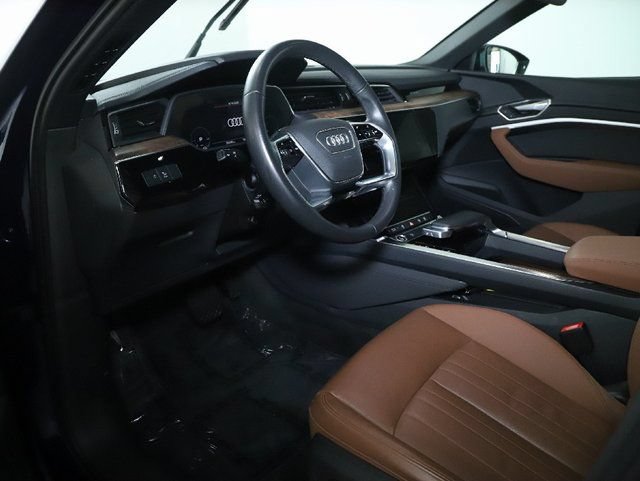Used 2022 Audi e-tron Premium AWD/4WD image 20