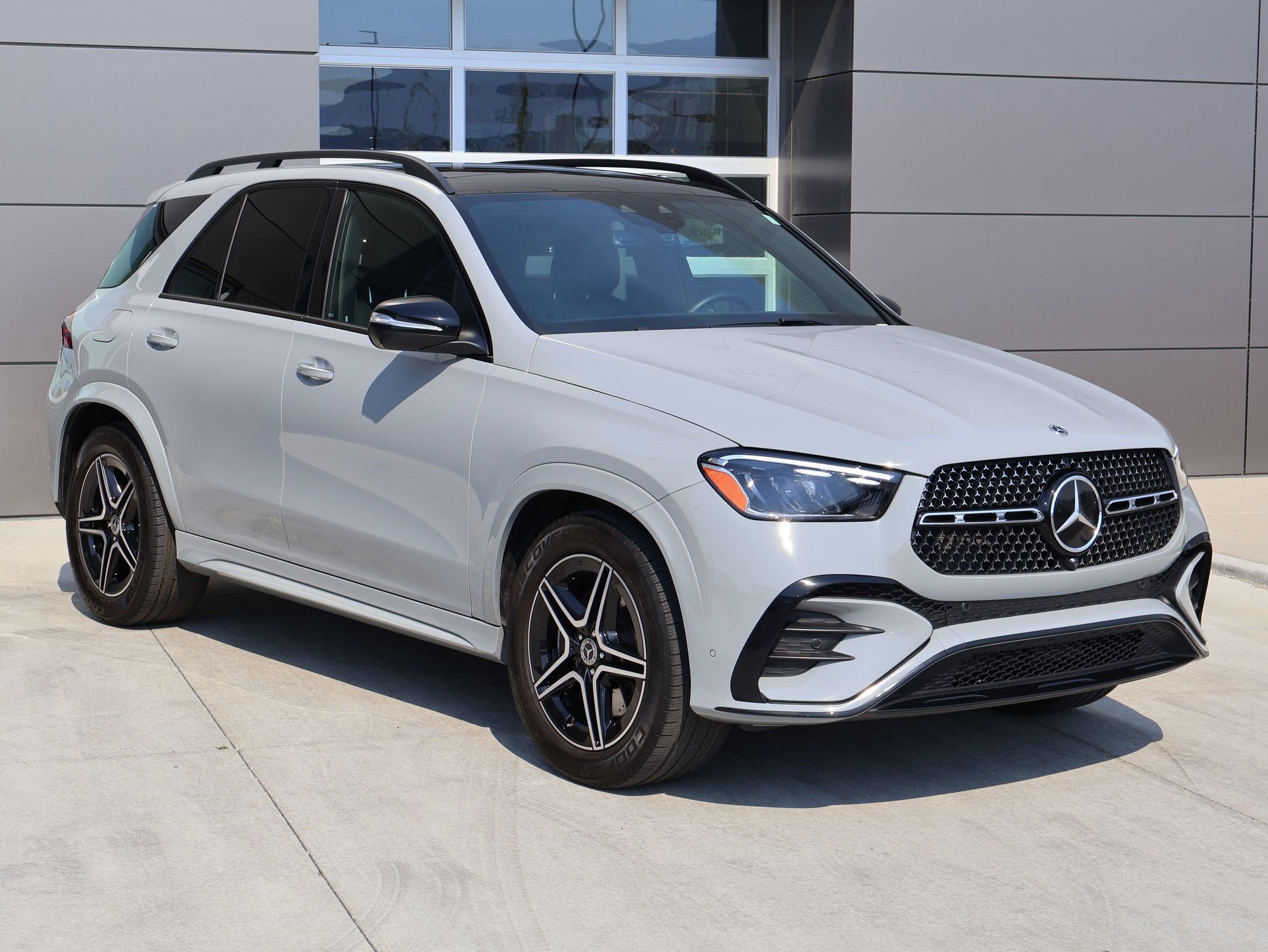 Used 2025 Mercedes-Benz GLE 450 4MATIC image 3