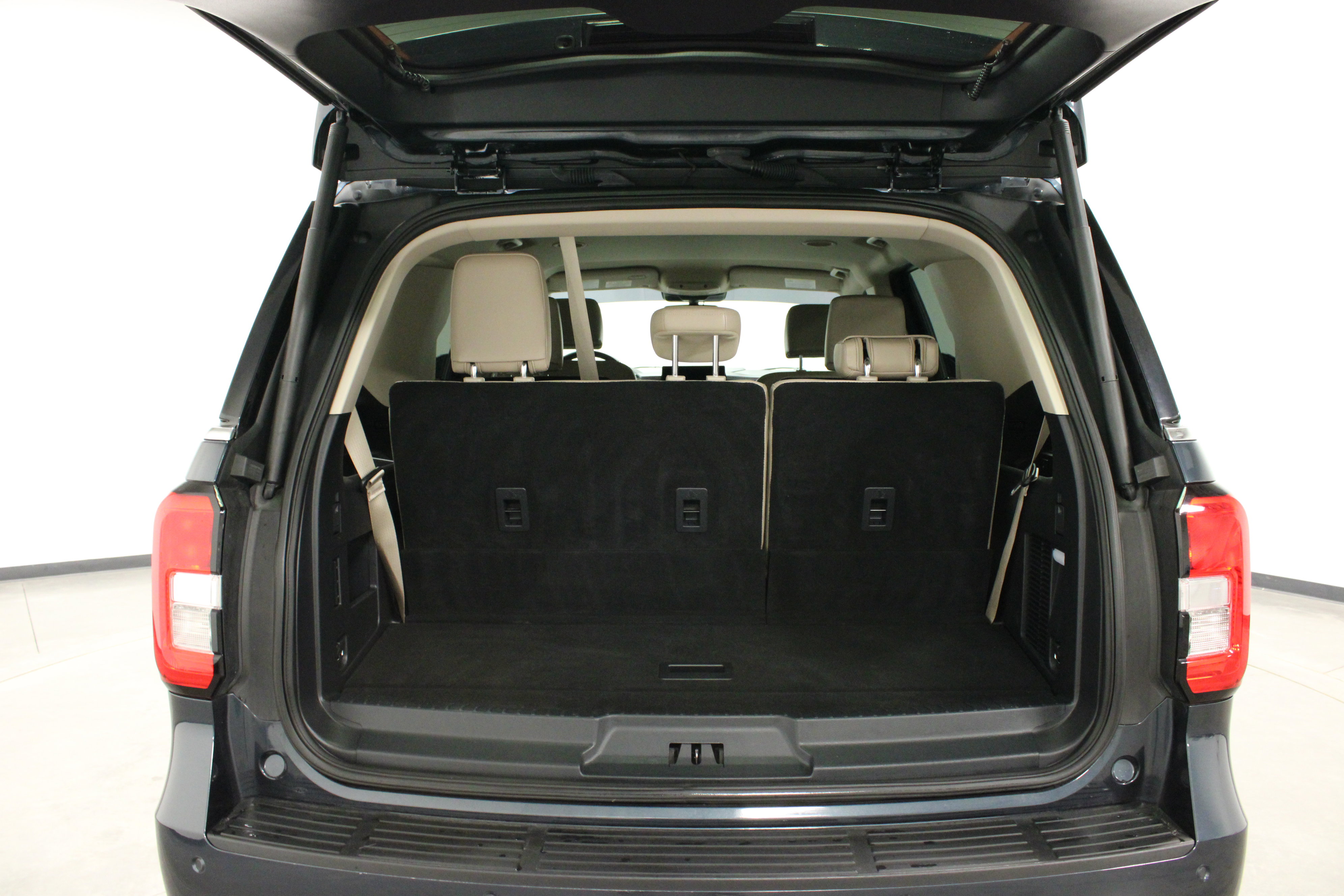 Used 2024 Ford Expedition XLT image 13