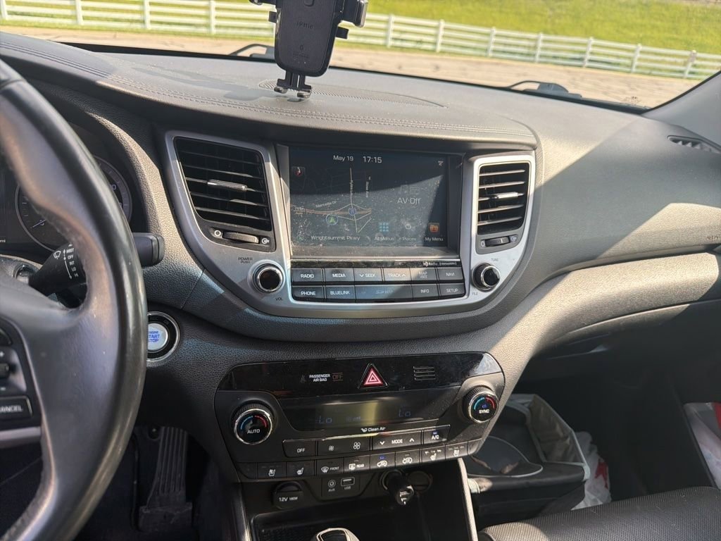 Used 2016 Hyundai Tucson Limited w/ Option Group 03 FWD image 11
