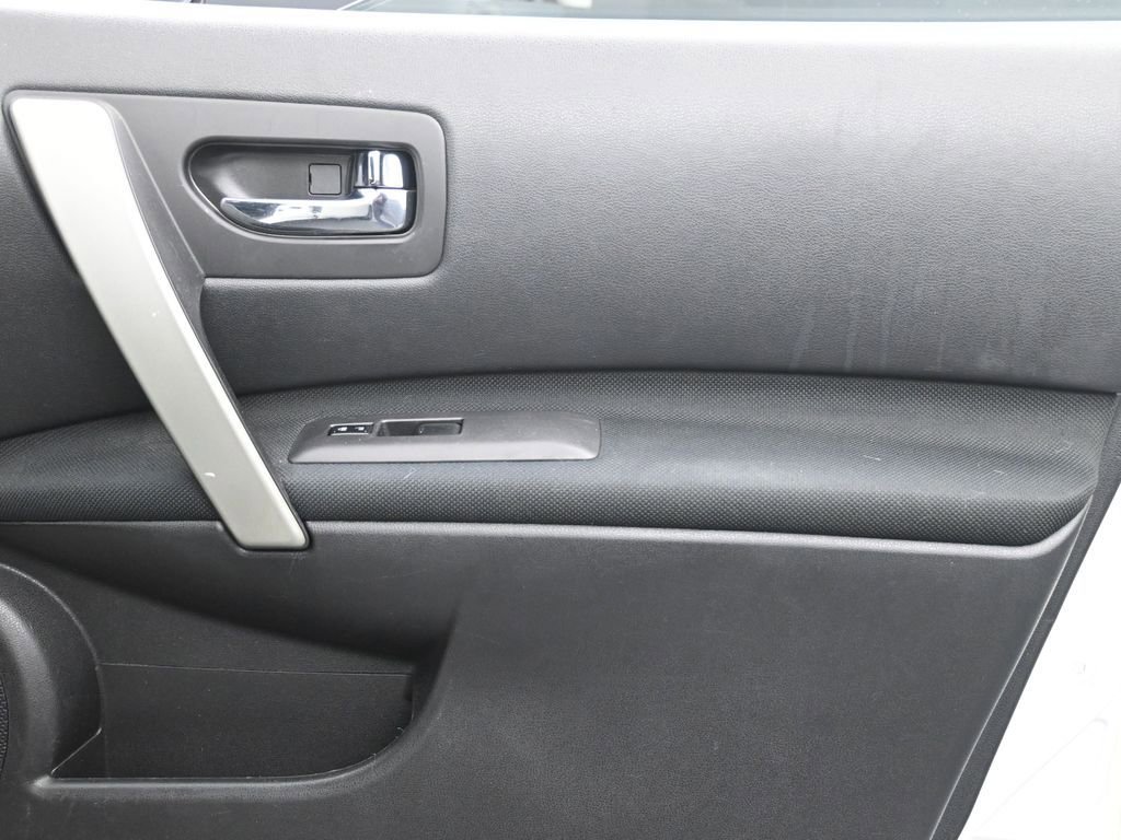 Used 2012 Nissan Rogue S image 28