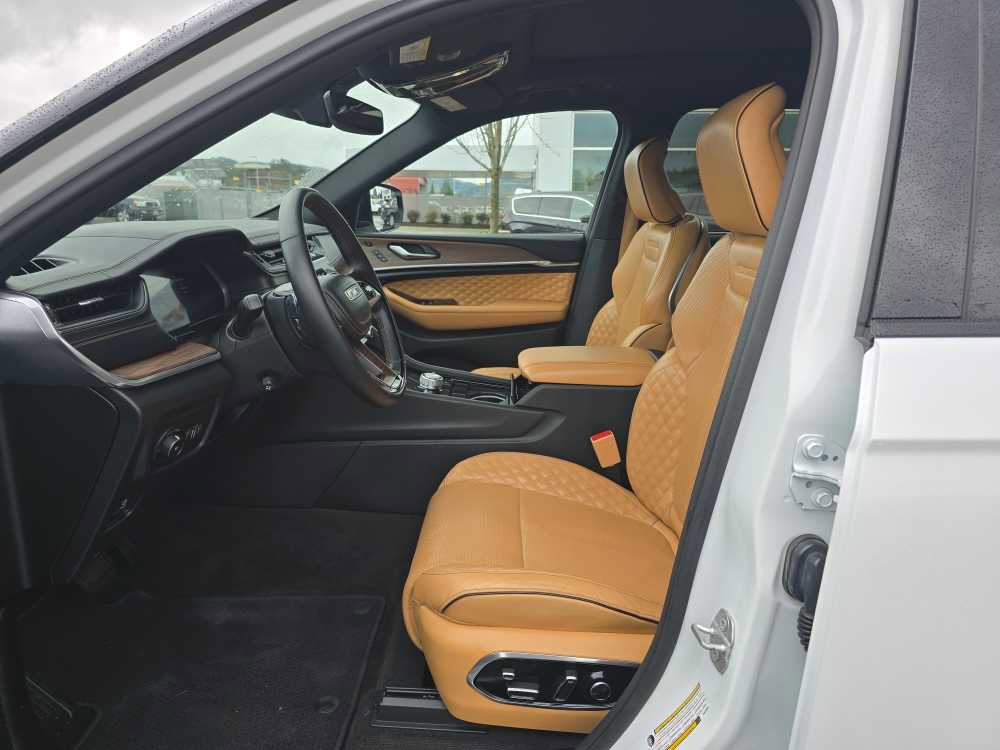 Used 2022 Jeep Grand Cherokee L Summit w/ Luxury Tech Group V image 8