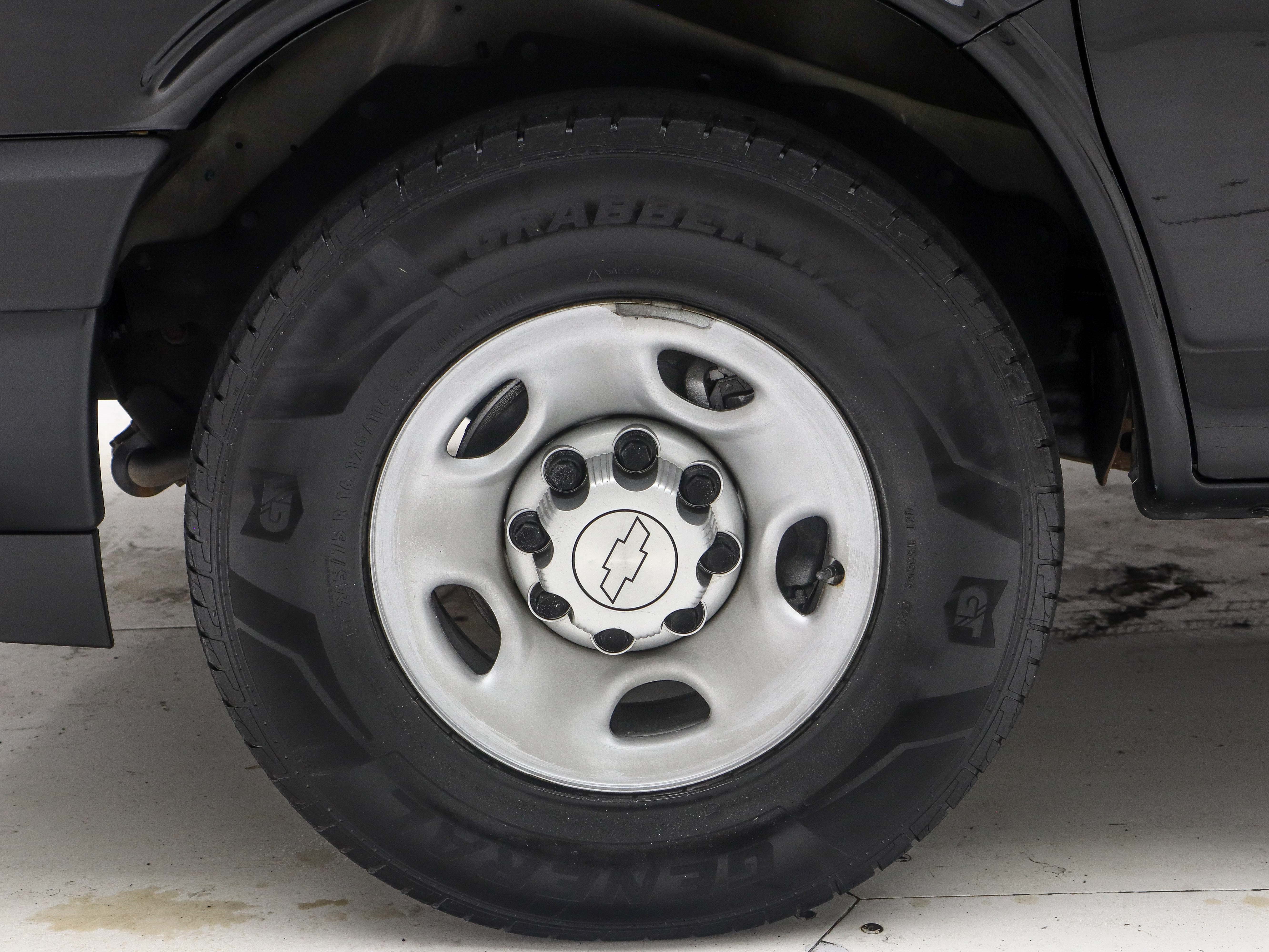Used 2017 Chevrolet Express 2500 LS RWD image 23