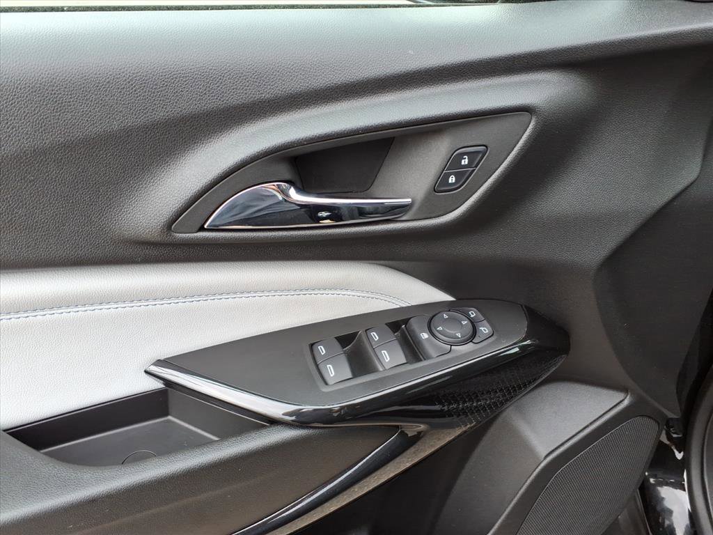 Used 2025 Chevrolet Trax LT FWD image 9