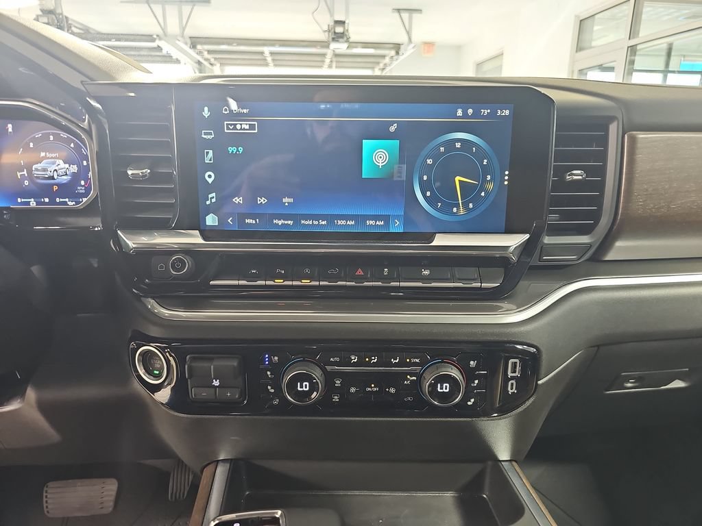 Used 2026 Chevrolet Silverado 1500 High Country AWD/4WD image 25