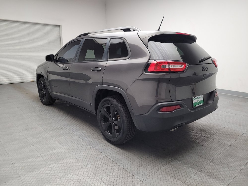Used 2018 Jeep Cherokee Latitude w/ Altitude Package FWD image 5