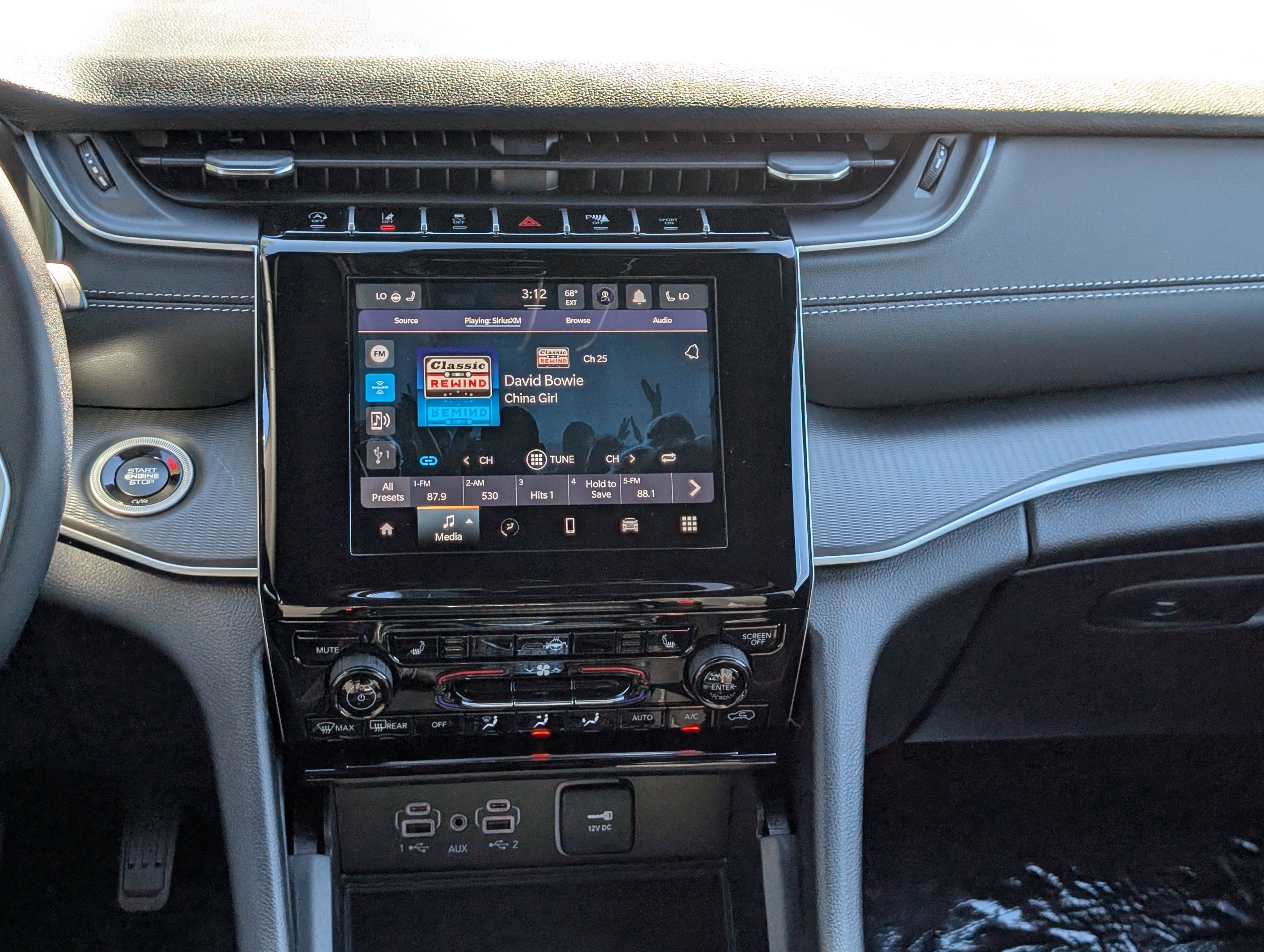 New 2025 Jeep Grand Cherokee Laredo X w/ Luxury Tech Group I AWD/4WD image 17