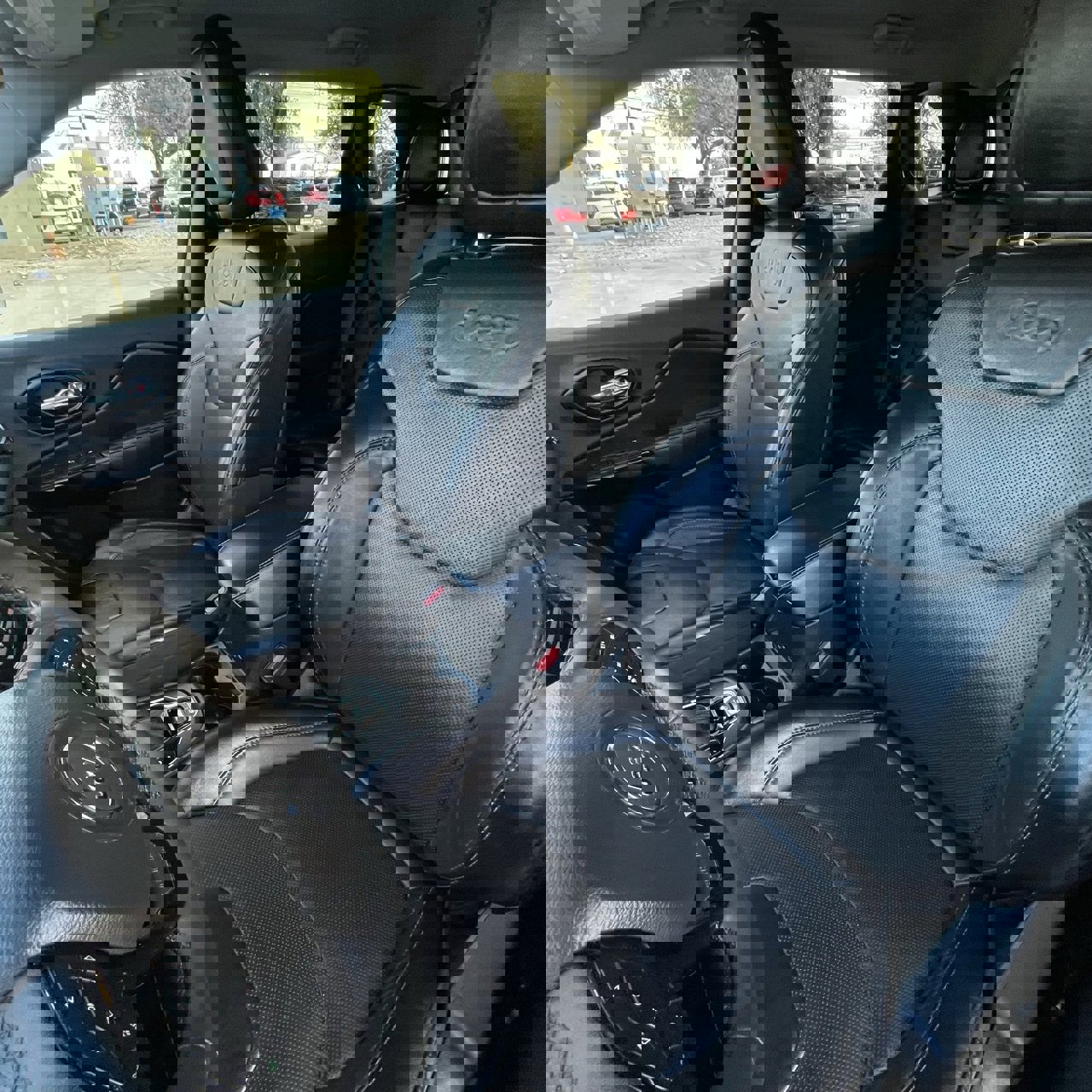 Used 2023 Jeep Cherokee Altitude Lux image 20