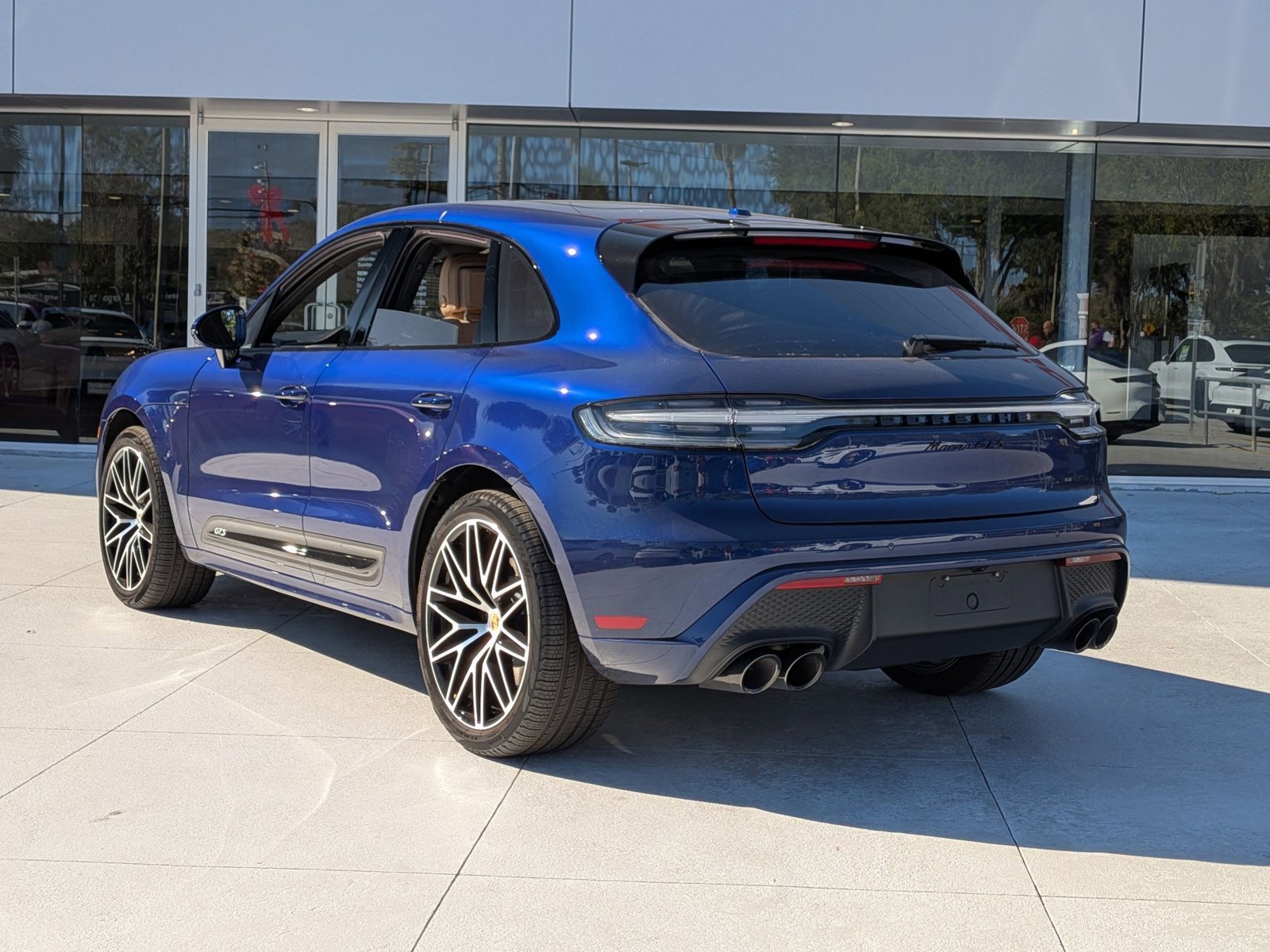 Certified 2025 Porsche Macan GTS image 3
