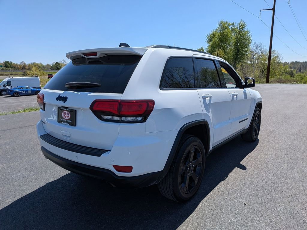 Used 2019 Jeep Grand Cherokee Laredo AWD/4WD image 3