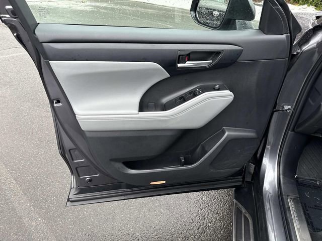 Used 2024 Toyota Highlander XLE image 13