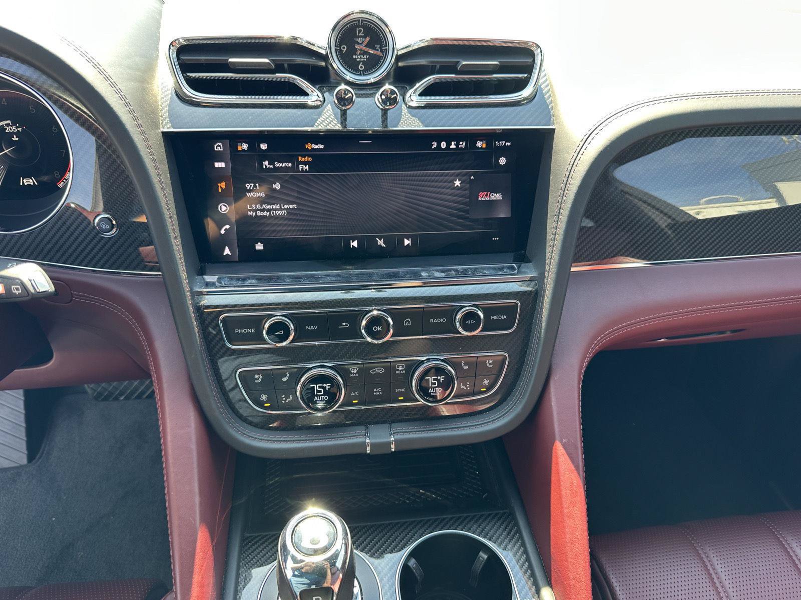 Used 2022 Bentley Bentayga AWD/4WD image 32