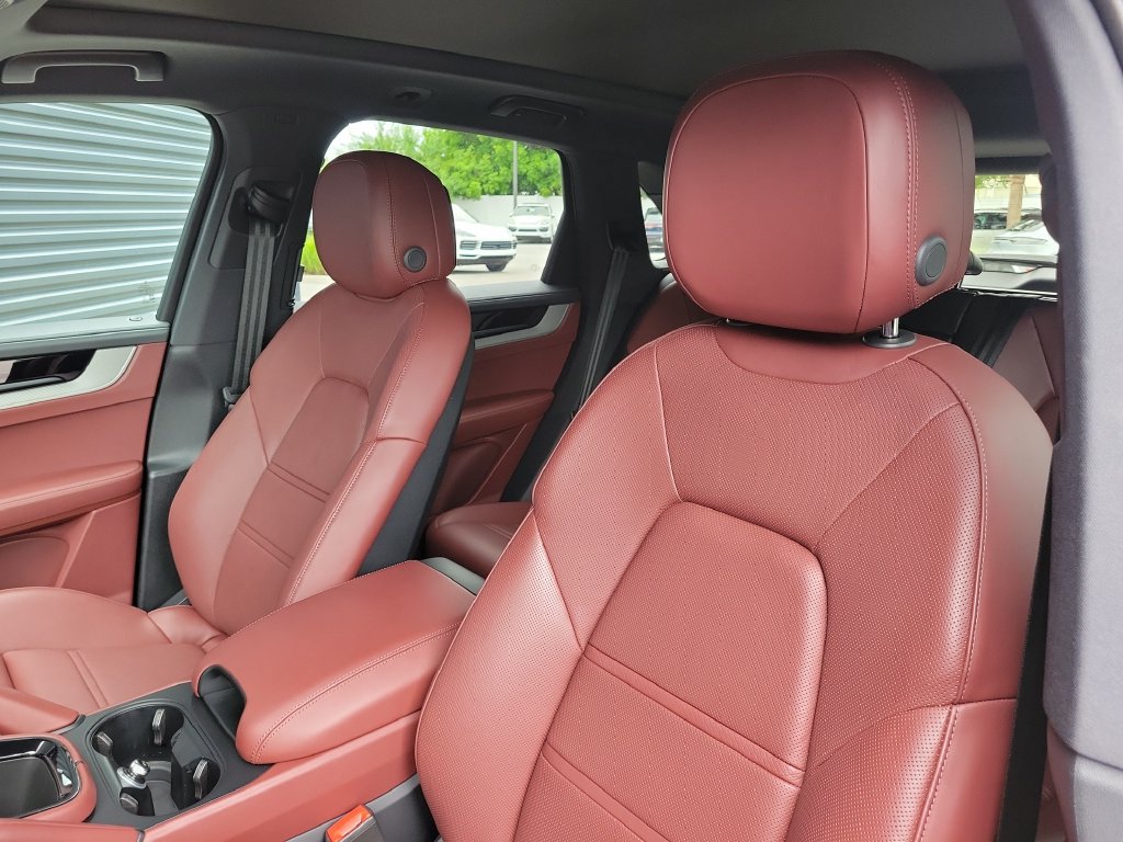 Certified 2026 Porsche Cayenne AWD/4WD image 5