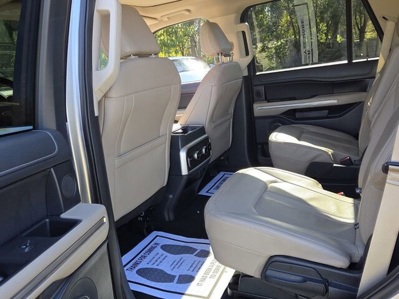 Used 2024 Ford Expedition Limited RWD image 8