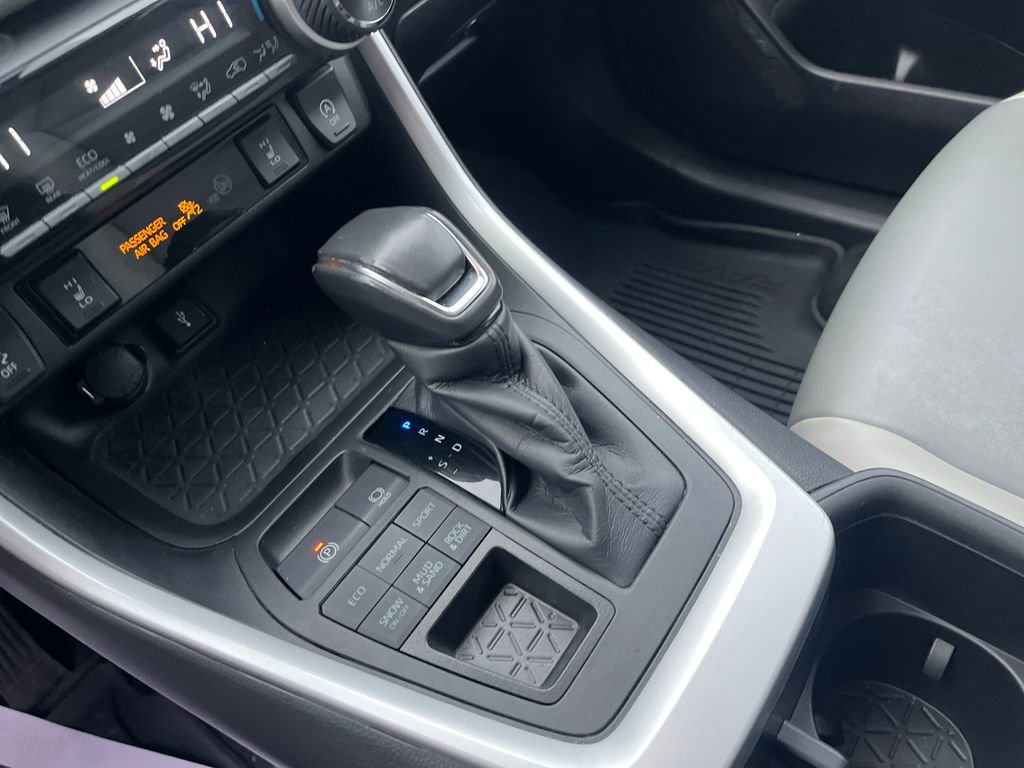 Used 2022 Toyota RAV4 XLE Premium image 25