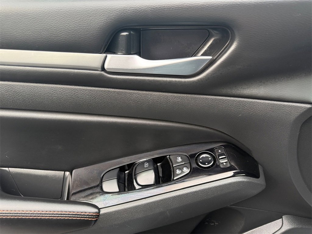 Used 2024 Nissan Altima 2.5 SR image 28