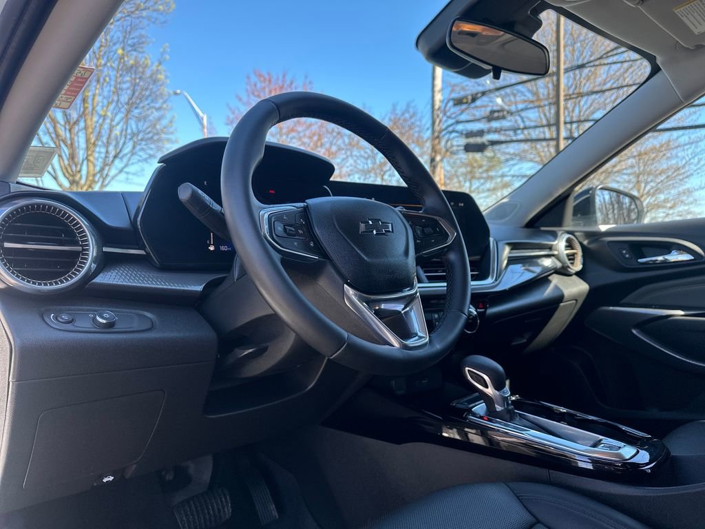 Used 2025 Chevrolet Trax ACTIV w/ Driver Confidence Package image 6