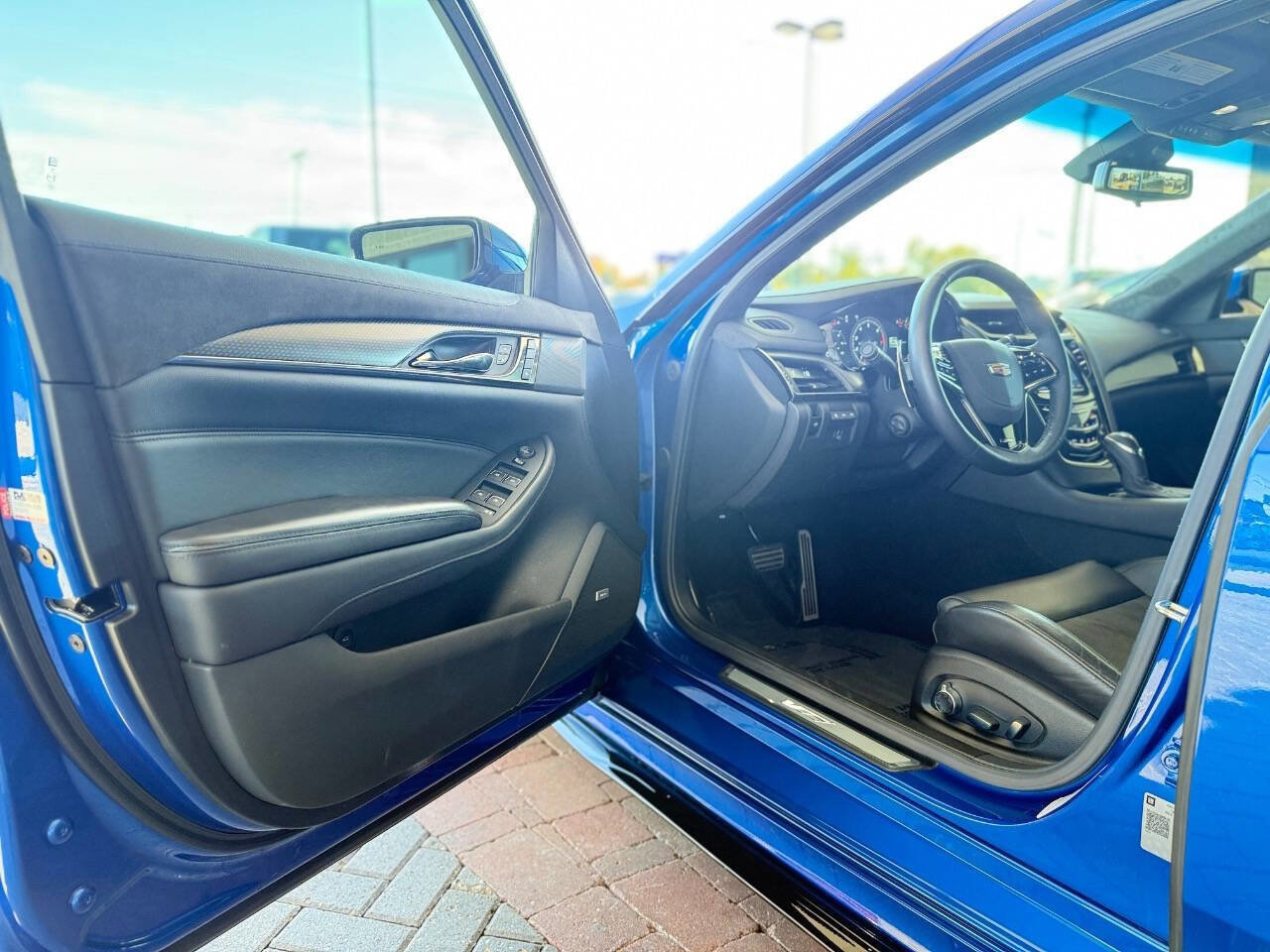 Used 2018 Cadillac CTS V w/ Luxury Package RWD image 37