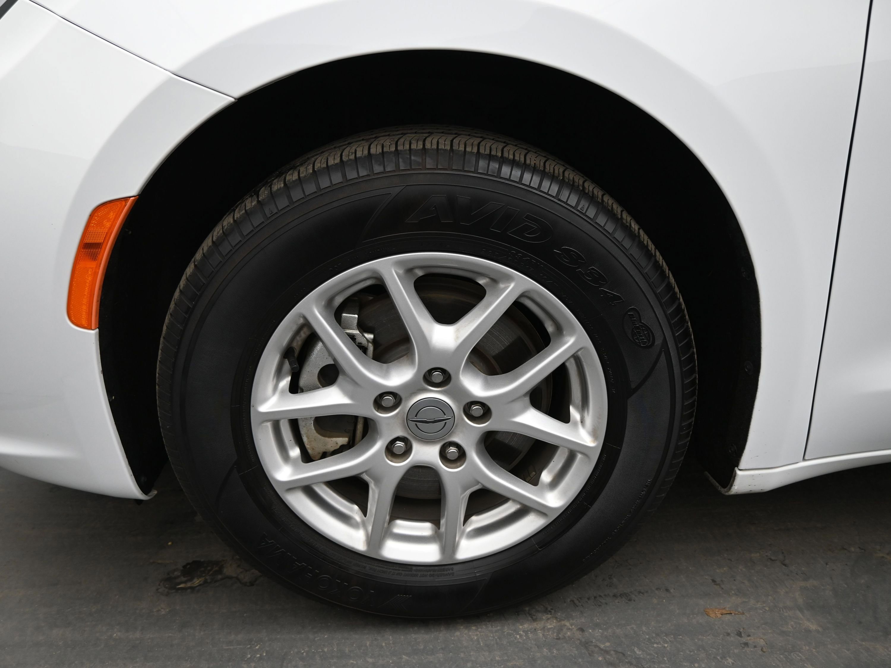 Used 2025 Chrysler Pacifica Select image 9