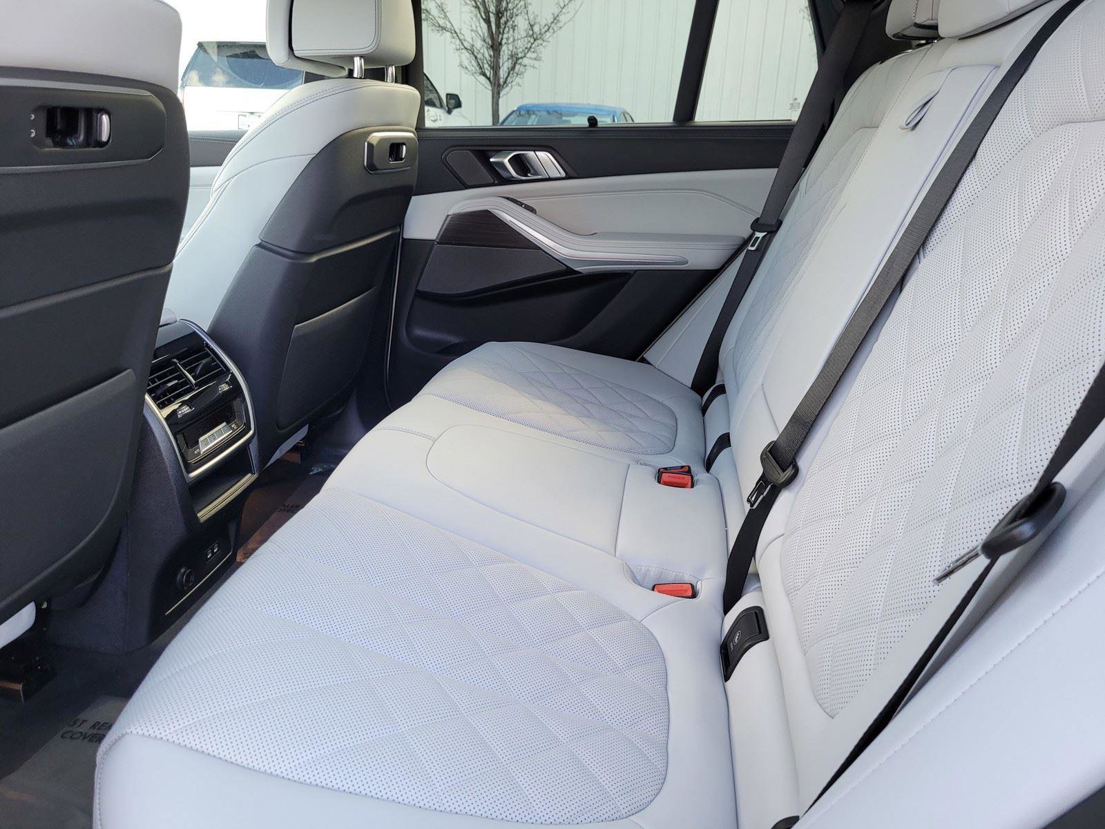 New 2026 BMW X5 xDrive50e w/ Premium Package AWD/4WD image 13