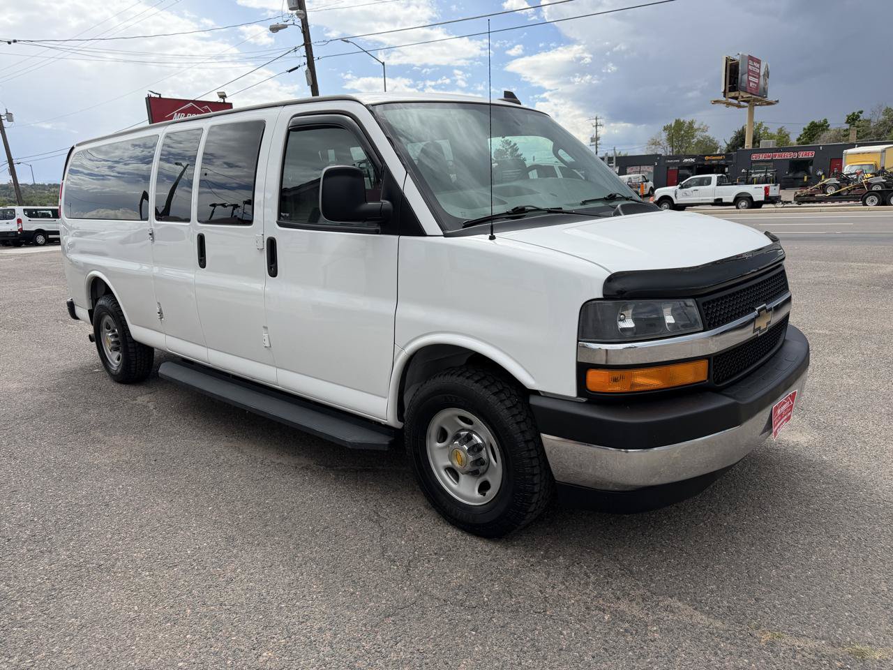 Used 2017 Chevrolet Express 3500 LT w/ LT Preferred Equipment Group RWD image 2