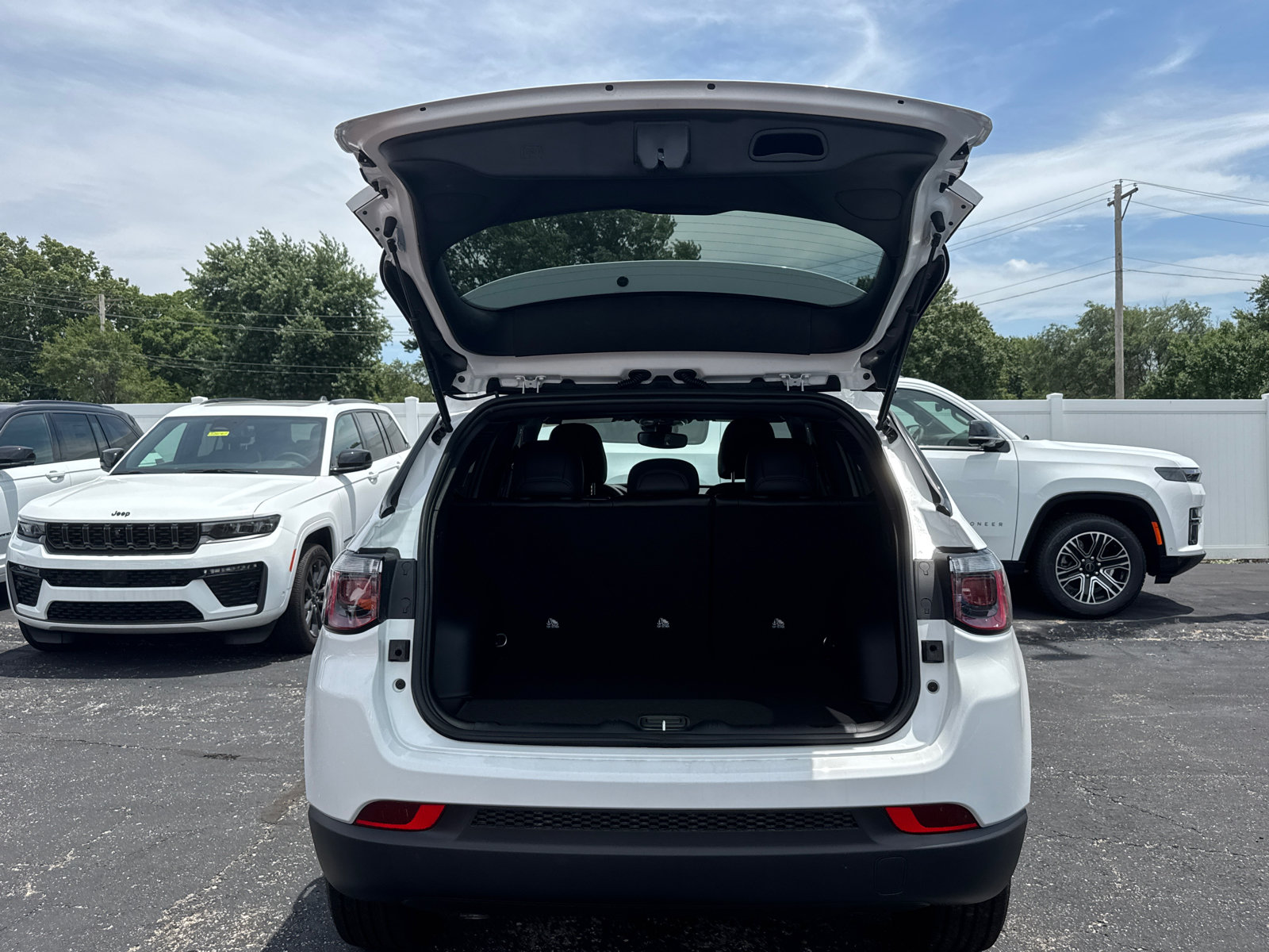 New 2026 Jeep Compass Latitude AWD/4WD image 18